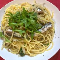 Oil sardine pasta with arugula
